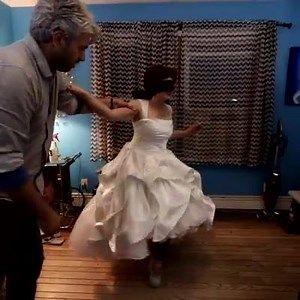This groom surpised his bride by making her wedding dress just 15 days before the big day! 👰🏻💍😱 Credit: Kreutinger Puppets | Viral Video