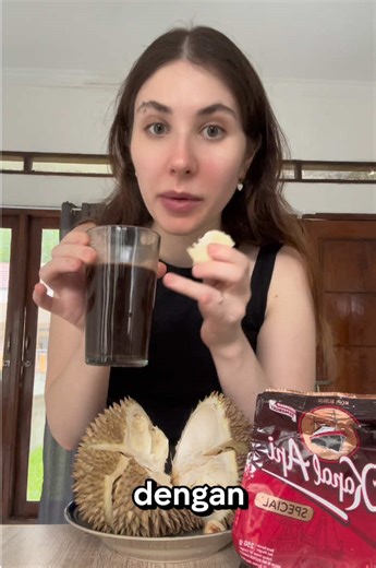 Cobain durian dengan kopi🇮🇩!Menurut kalian durian paling enak dengan apa? #indonesia#fypp