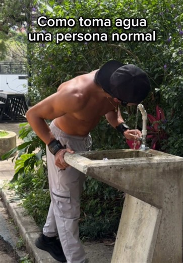 Maneras de tomar agua🫡 #humor #fitness #workout #calistenia #gym
