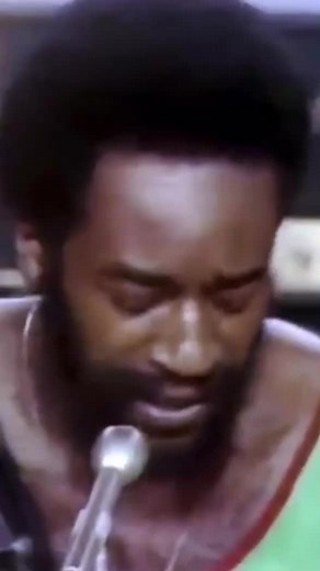 War performs “Slippin’ into Darkness” on Soul Train (1972) #slippinintodarkness #soultrain#soultraindancers #tribecalledsoul
