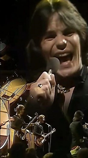 A little bit of soap 🧼 #showaddywaddy