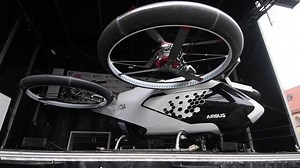 Einfach abheben, statt im Stau stehen: Dieser Prototyp eines Flugtaxis wird jetzt in Ingolstadt getestet. Ziel sei, „dass Deutschland in dieser neuen Technologie Weltmarktführer wird“, sagt Digital-Staatsministerin Dorothee Bär. | Deutschland.de