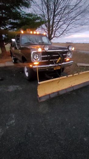 Dodge Sno Commander getting ready for winter! #snocommander #snofiter #dodge #w200 #plowtruck #winter #snow #moparornocar #quickspeedshop | Quick Speed Shop