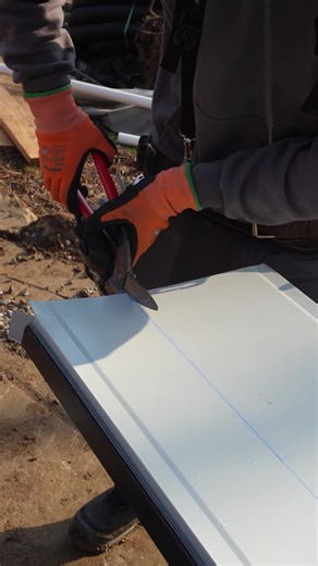 Tool of the week👆 Stubai pelican snips are awesome for straight and quick cuts; especially on 24-gauge like this!