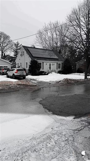 Solar Panels Work Without Direct Sunlight – While direct sunlight improves efficiency, solar panels can still generate electricity on cloudy days or in indirect light.