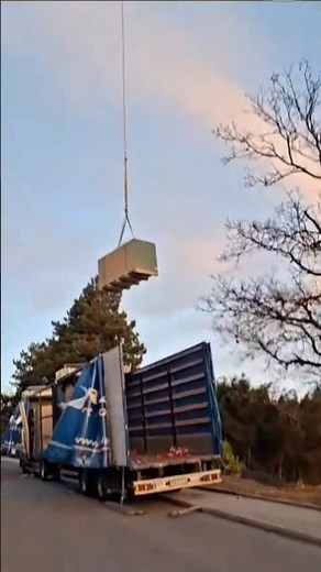 Amazing unloading!😍🚛😎 unknownartist #automobile #lkw #camion #bigrig #hgv #lorry #job #Wow #diy