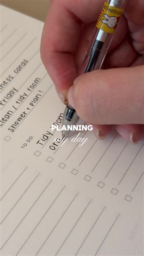 Can’t go anywhere without my Golden cool planner💆🏻‍♀️ #handwriting #notes #handwritingchallenge #journaling #planner