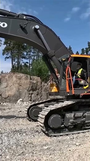 Cat 349 Excavator: Absolute Powerhouse! 💥💪