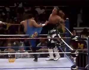 Shawn Michaels vs The 1–2–3 Kid 📺 WWF RAW 📅 December 6, 1993 A perfect snapshot of early-RAW magic — HBK at his arrogant peak, Kid as the ultra-athletic underdog, and both putting on one of the most polished TV matches of the era. A sprint, but an elite one. #Wrestling #History #WWF #WWE | The Chronicles Of Wrestling