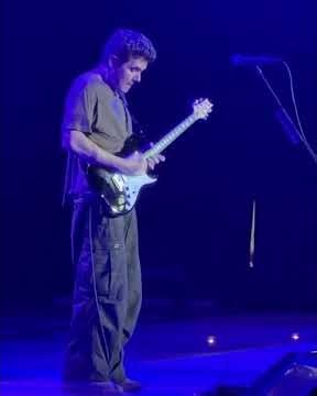 🔥 John Mayer’s Gravity Performance at Mohegan Sun Is Absolutely Stunning! 🎸✨