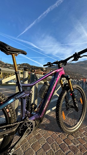 Take a look at this stunning video of our new No Pogo R25i Twilight Shift n° 210 of 250 Limited Edition 😛💜 Needless to say this is one of our favorite ebikes ever 🔥 Fully specked out: Fox Kashima Fork, Kashima telescopic saddle, full Shimano XT, New Smart System Bosch 750 W/h 85 N/m 🥇🏆⚡️ The best you can get now in the Market 💥💥💥 Thanks to @centurionbikes for this beauty 😍😍 Today we published our new website, run everyone to see what’s new for 2023! WE’RE READY 🔥🔥😈😈 #bosch #boschsm