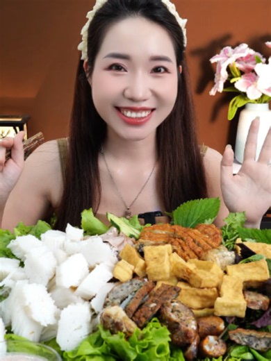 Ngon hết nước chấm là có thật nha haha, lần sau nhất định không thể quên hỏi xin thêm mắm tôm mới được... #Miloondiet #vtmqn #vtmgr #Mukbang