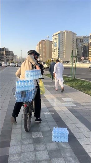 Suddenly this man started placing water bottles on the streets of Dubai #shortsvideo