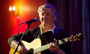 "The reason I ended up in the music industry" - Dougie MacLean pays tribute to folk music legend Ewen Sutherland