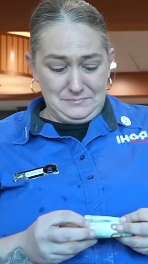 6.3K views · 670 reactions | Tipping Servers $0, Then $1,000.. #prank #pranks #troll #tipping (3) | C421 | Facebook