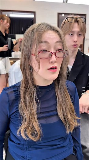 ✨−10歳を叶える福岡のマダムキラー✨ on Instagram: "お客様before、after！！ どんなスタイルにしたいのか曖昧な方💡 . 髪型のご提案させて頂きます🤲🏻✂︎ 僕の9割のお客様はご相談でのご来店です✨ 迷い中のままでのご予約で大丈夫です👍🏻 . 骨格に合わせた似合わせ小顔カット . 今まで髪型に悩んでた方、、、 僕に任せて頂ければ必ず小顔にします . 小顔美人になりたい方は、是非 @view_teito . . 『自宅での扱いやすさ』 『自分に似合ったヘアスタイル』で 多くの高評価口コミ頂いております❣️ . . お悩みは、聞いた上で改善をさせて頂きます . . 『丁寧なカウンセリング』 . 『骨格分析で似合わせるカット技術』 . 『ライフスタイルに合わせたヘアの提案』 . 必ず満足して頂けるヘアスタイル提供致します！ . 巻き方や乾かし方は、家でもできるように必ずお伝えさせて頂きますので是非覚えて帰ってください👀 . . 似合わせヘアにはカットに合わせてカラーもおススメです！ . 【NEW VIEWカラー👼🏻】 . カラーは、透明感、艶感が命