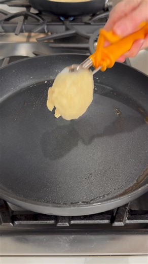 These fluffy banana bread pancakes are made with @kingarthurbaking Gluten Free Pancake Mix and taste like pure comfort in every bite ✨Soft, cozy, and perfect for stacking high. Finish with maple syrup, sliced bananas, or a little chocolate if you’re feeling extra 🤍 Their pancake mix is one of my favorite pantry staples. It’s so perfect, no one will know it’s gluten free. Save this for your next breakfast craving! Head to your local grocery store to pickup King Arthur Gluten Free Pancake mix tod