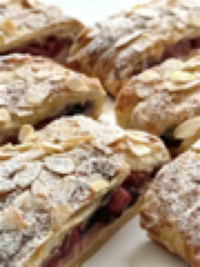 Easy Berry Custard Strudel Recipe
