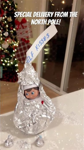 Elf on the shelf kisses #elfontheshelfideas #elfontheshelf #elf #christmas