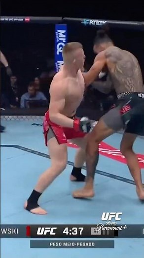 Iwo Baraniewski wins by knockout in 28 seconds at #UFCLondon! ⏱️