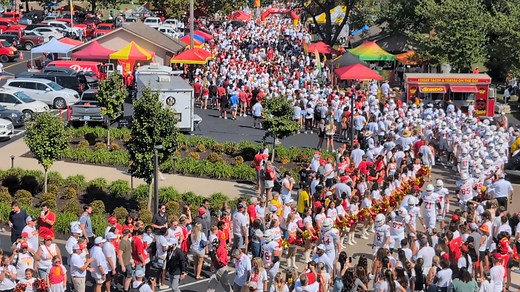 GORILLA WALK VS. GRAND VALLEY STATE🦍🏈 Pitt State Football | Pittsburg State Athletics