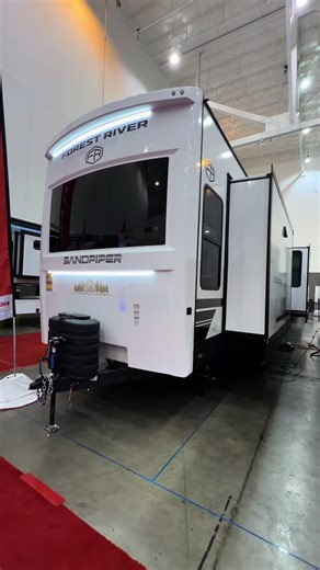 Explore the 2026 Sandpiper 389HBFL RV