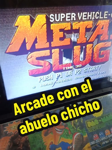 Arcade con el abuelo Chicho: jugando en DKstore Santa Cruz