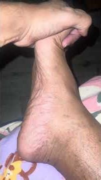 Flex and extend the toes to increase the range of motion in your feet. #footstrength #footstability