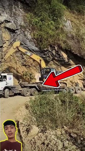 Excavator and wheel loader trailer #excavator #construction #machinery