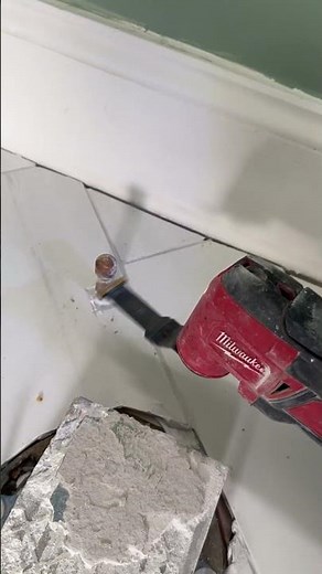 Cutting a Copper Pipe with a Multitool Blade: Quick & Easy Guide!