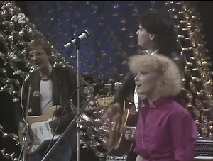 167K views · 5K reactions | Dnes sú to už 3 roky čo do hudobného neba odišiel legendárny Miro Zbirka. V našich srdiach ale on aj jeho skvelé skladby zostávajú navždy. Pripomeňme si ho ikonickým duetom, ktoré naspieval s našou Marikou - V SLEPÝCH ULIČKÁCH, vo verzii z relácie Predstavujeme Modus z roku 1980. | Marika Gombitová - Oficiálny fanklub | Facebook