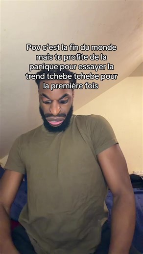 Bon tout le monde cours partout y’a personne qui me regarde personne pour me juger bon comment ça marche ça tchebe tchebe hmmm ça a l’air compliqué je suis pas assez noir pour faire les tchebelisation ou quoi ?? Waa da fok c’est quoi ce pectoraux moelleux sans muscles Orhh je dois faire les bbl du pec pour tchebe ou bien ?? Bordel là je suis entrain de faire tchobra tchobra carrément ahiii #fyp #pourtoii #humour #humor #pourtoi