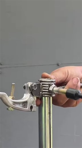 Simple tool for opening shock absorber clamp easily #shorts