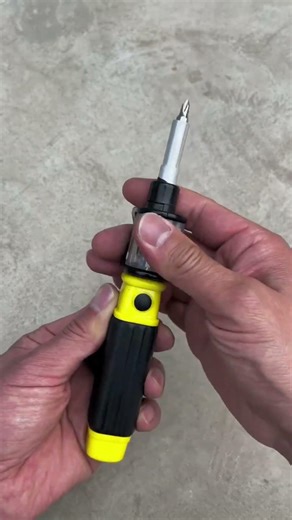Quick change head screwdriver