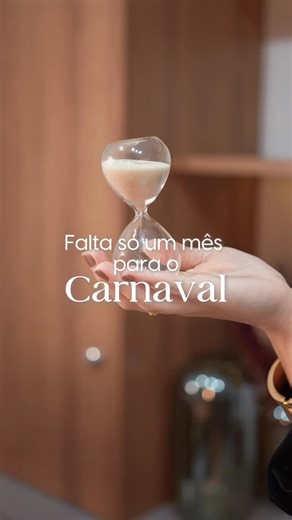 Dra. Anna Ilona Hunkar on Instagram: "‼️ Falta só 1 mês pro Carnaval e, se eu fosse você, não deixava pra depois os procedimentos que fazem toda a diferença agora. Esse é o timing ideal pra investir em tratamentos que realçam a pele, melhoram o contorno e garantem aquele glow que aparece de longe ✨😍 ✨ No vídeo, te conto quais procedimentos eu faria agora, explicando o tempo de efeito de cada um, pra você chegar no Carnaval confiante, se sentindo bem e sem correria de última hora 🤩 Agende seu p