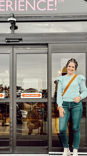 Heidi Samia | Simple Cozy Home on Instagram: "When we recently decided to turn our dining room into a sitting room we knew there was only one company we could trust to help us find beautiful, quality furniture, and that’s @jordansfurniture . We’ve been shopping @jordansfurniture for years, it’s where we customized our living room sectional as well as our bedroom set. For this shopping trip we were on the hunt for two cozy chairs that we could customize for our new sitting room. Our amazingly awe