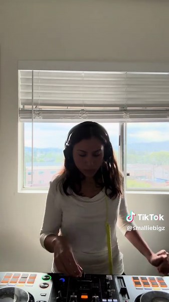 Satisfying Cooking with Techno Beats