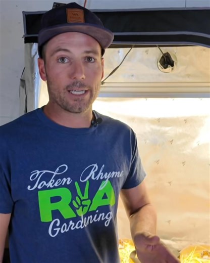 BuildASoil on Instagram: "Topping off a humidifier every day is a pain. That’s why I’m setting up an auto top-off system with a bucket reservoir and RO water. No more spills, no more white dust, just clean humidity for a healthier grow. Build your setup once, and it runs itself for days!"