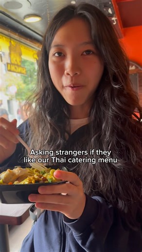 Let 🤗strangers taste our food