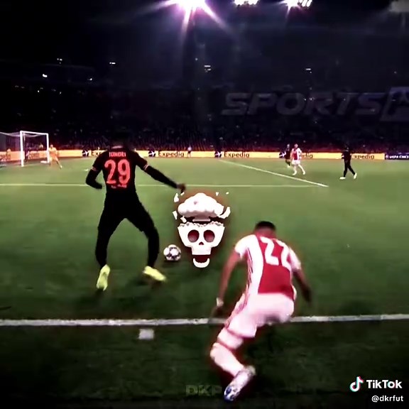 Mastering Football Skills: Dança Do Paquetá Tutorial