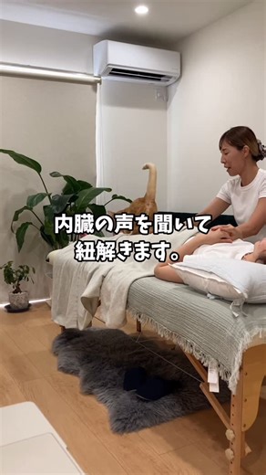 隕石マリコ👽宇宙人チャネラー on Instagram: "あなたのことを 一番知ってくれているのは 誰だと思いますか？ 親でもないし 夫でも、子でもありません。 生まれてから ずーーーーっと一緒にいる あなたの身体です。 あなたの身体は あなたの事を 何でも知ってます。 私は生きるヒントを 不調がどうしたら解けるかを 身体に聞いてます☺️ 誰もやってないからこそ 不思議かもしれませんが 私はこのスキルで 日本全国飛び回って来ました✨ スピリチュアル能力では ありません☺️ 実技に来てくださった みんな、できるようになっています✨ 誰もやってないからこそ 怪しいですが、 私はコレからも このスキルで人を導いていきます🫶🏻 このスキルを 学んでみたい方は 7月24日に講座説明会を 開催させていただきますので ご参加下さいませ☺️ #自分を知る #内臓の声"