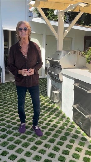 Thrilled to be returning to NORWAY 🇳🇴 and FINLAND 🇫🇮 I’m looking forward to performing the rearranged shows for you, I’ll be playing the Deep Purple Legacy songs on this leg of the tour only 🔥 See you soon 💜 Tickets and VIP Upgrade available via https://www.national-acts.com/GlennHughes Hope to meet you personally at the Meet 'n Greet / VIP Upgrade, always good to spend some one-on-one time with you ✌️ SEPTEMBER 26 Festiviteten Bar & Scene - Hamar, NORWAY 28 Byscenen - Trondheim, NORWAY 30