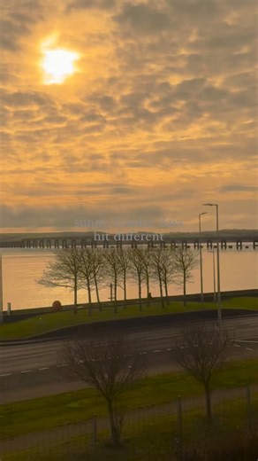 ☀️❤️🌊 A calm moment by the River Tay. No matter the time of day, Dundee always delivers when the sun is shining #dundee #rivertay #taybridge #weather #scotland | Dundee Culture