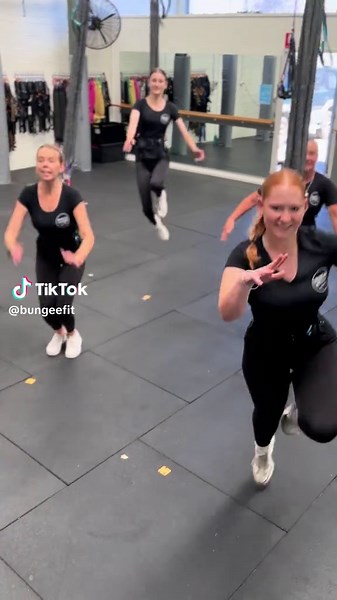 Bungee tuck jump #bungeefit #bungeefitness #workout