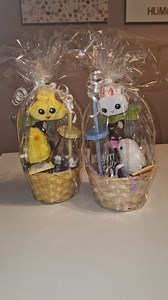 🐥 Easter baskets for under £5 🐥 I thought I’d make Easter baskets for my nieces this year, and these came to just £4.41 each – all from @homebargains Here’s what I used: • Small baskets – 79p • Milk bottles – 79p • Strap bands – 99p • Wind-up toy – 59p • Chocolate bunny – £1.25 I already had cellophane shredded paper and curling ribbon in my craft box, so that kept the cost down too! Cute, fun, and budget-friendly! Video description Kara is in homebargains and gets a small wicker basket in the