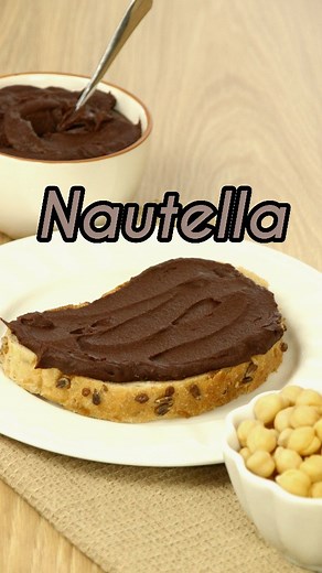 Nautella👇Reteta👇 Ingrediente simple pentru o nautella delicioasa perfecta pentru micul dejun, gustare sau pachetelul copilului pentru scoala. Ingrediente: 200 g naut fiert 20 g cacao 35 g ulei de cocos 85 g sirop de agave esenta de vanilie(optional) Mod de preparare: 🌱 Am pus toate ingredientele in mixer si am mixat pana am obtinut o compozitie omogena. 🌱 Daca nautella rezulta prea densa se poate adauga lapte vegetal pana ajunge la consistenta dorita. 🌱 Este delicioasa si ideala pentru cei 