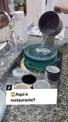 😱Aqui está parecendo restaurante 😂 pra quantidade de pratos e copos😅 #limpezasatisfatoria #vídeosatisfatorio #clean #criadordeconteudo #limpeza #donadecasa #asmr #limpezadecasa