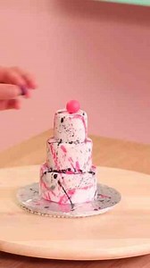 This artsy cake was so much fun to make 🤩