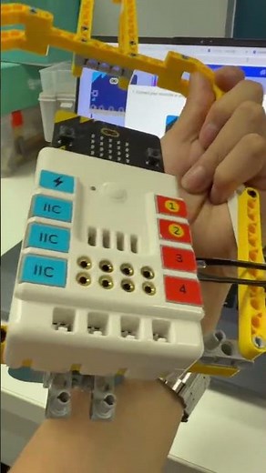 An innovative case of the Nezha Inventor's Kit V2 For micro:bit!