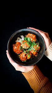 Il n’y a pas de meilleur moment de l’année pour manger ce plat japonais ! Avec un ressenti à -2 °C, seul un ramen a le pouvoir de vous réchauffer ❄️ Effet câlin garanti ! 🍜 Yatai Ramen est un restaurant japonais spécialisé dans les ramens authentiques, dont les recettes allient tradition japonaise et gastronomie française ! ⛩️ Nos adresses à Paris : • 7 Pass. Choiseul, 75002 • 127 rue du Faubourg Saint-Honoré, 75008 • 17 rue de Châteaudun, 75009 • 22 rue de la Roquette, 75011 • 11 rue de la Gaï